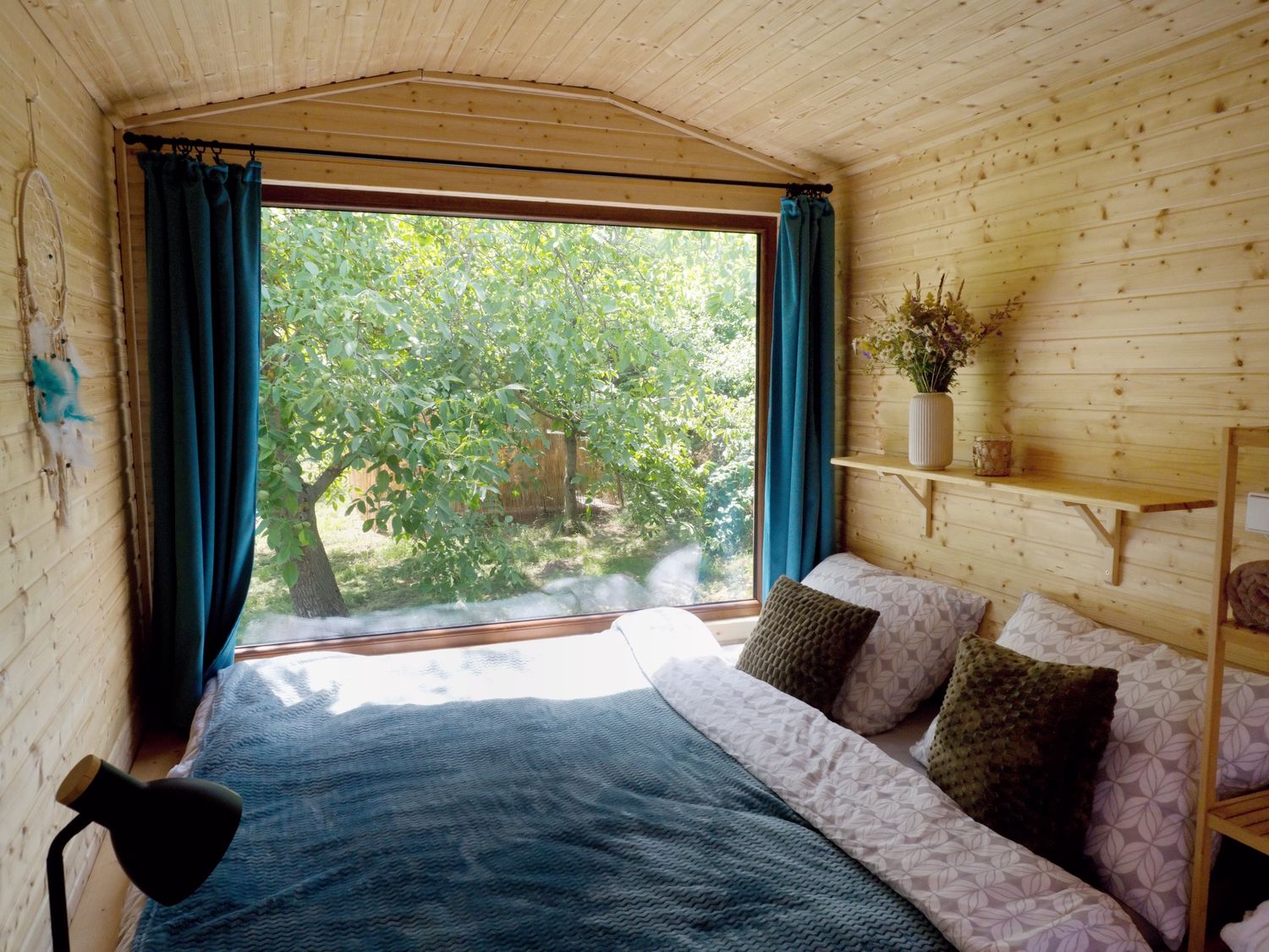 Glamping Tři oříšky postel