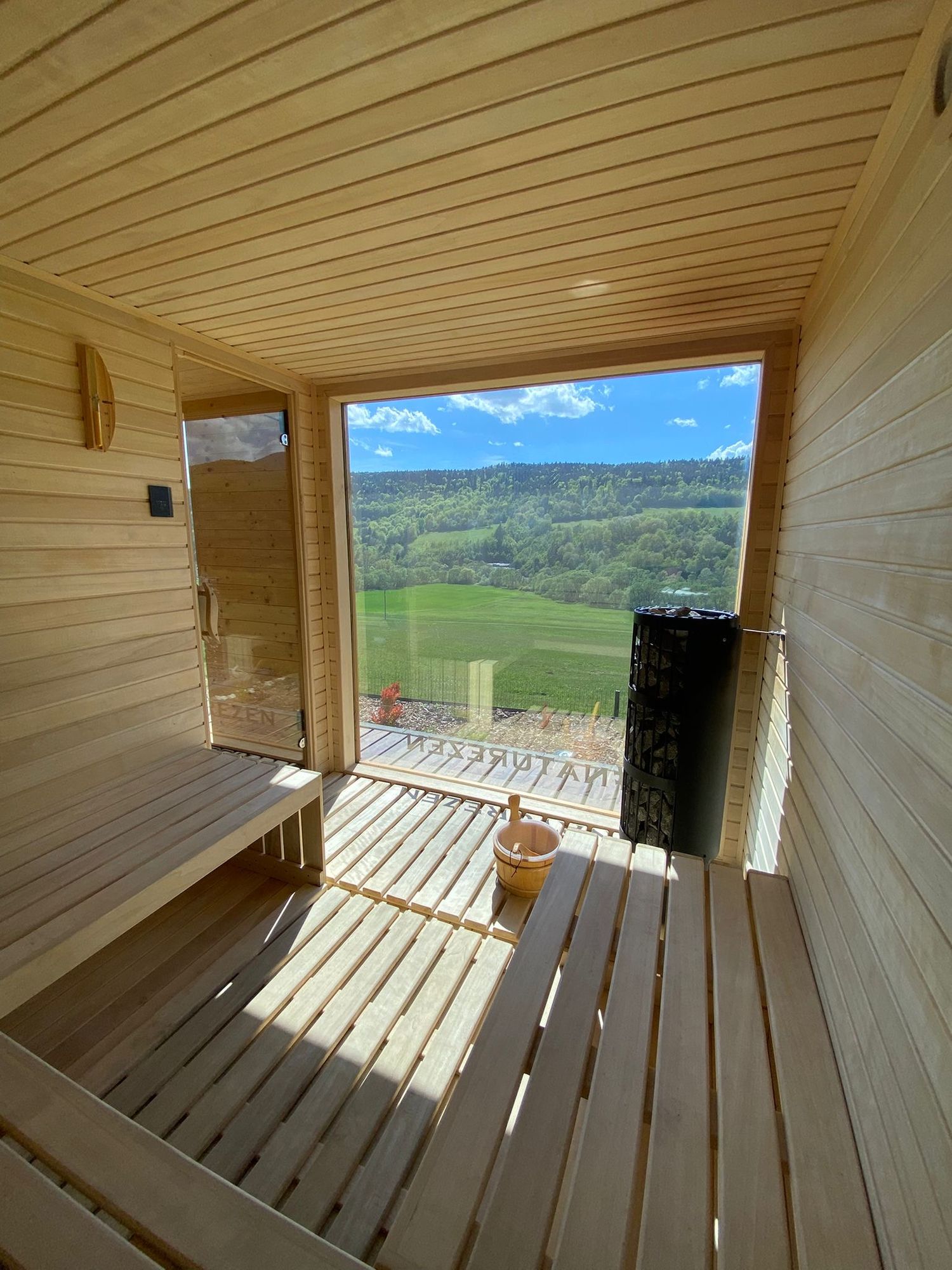 Glamping pod hradom sauna