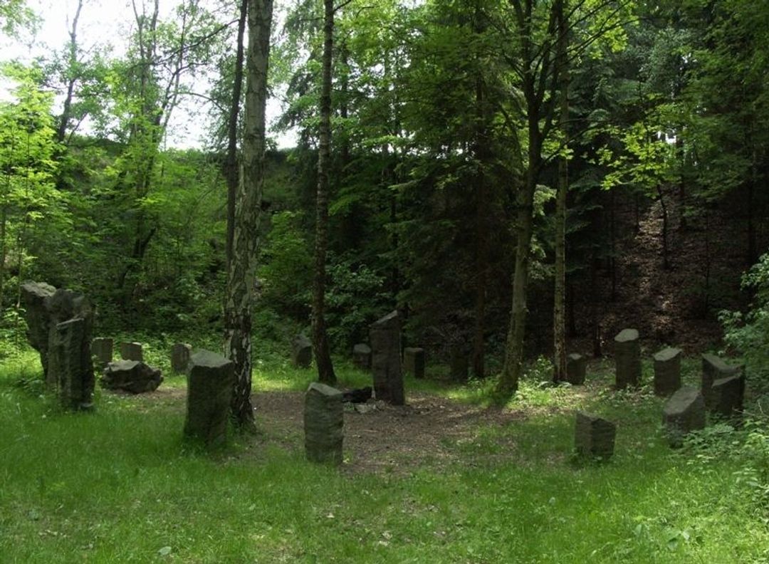 Kruh z menhirů Kruh z menhirů