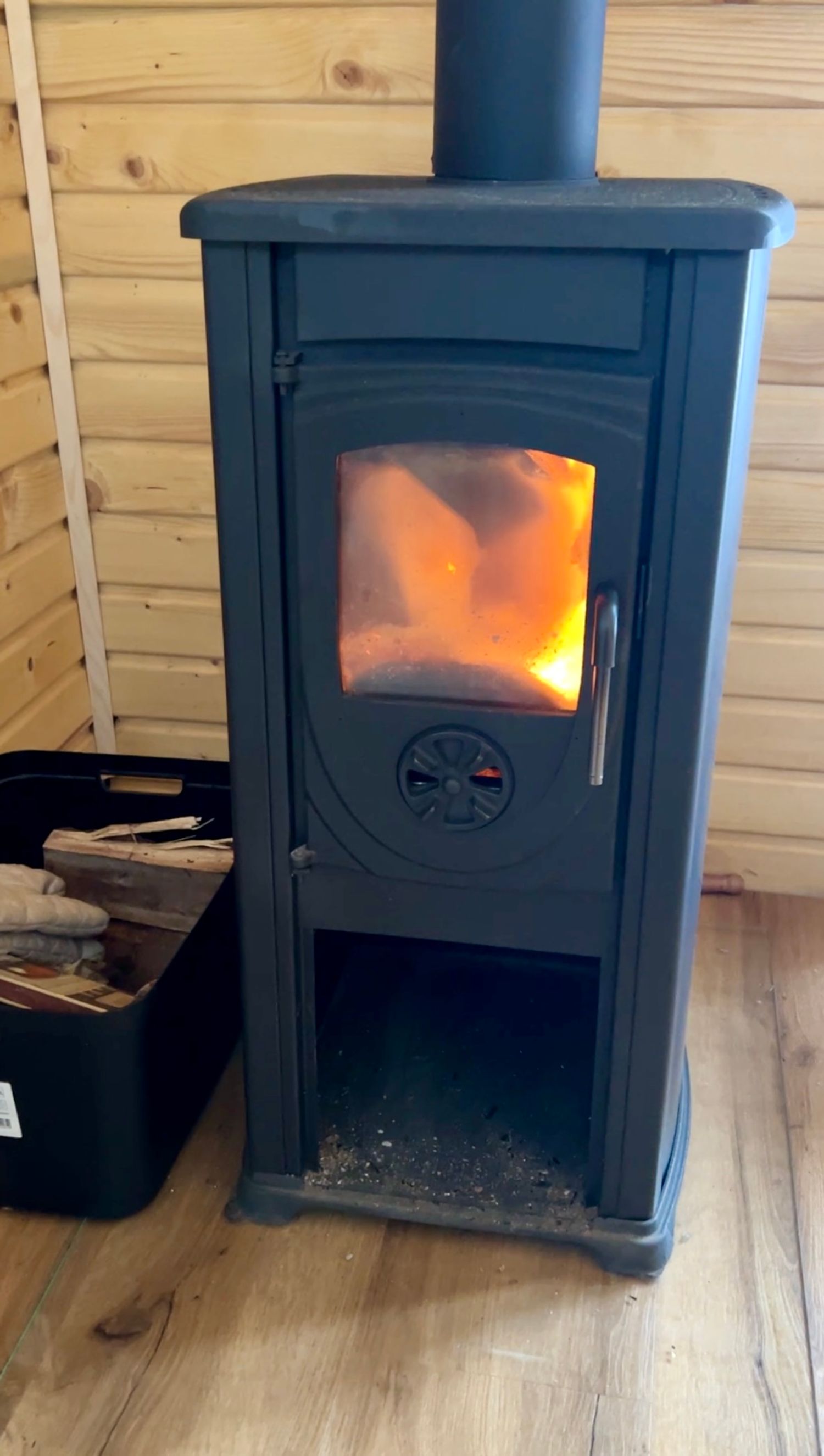 Tinyhouse u řeky krb